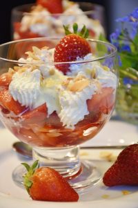 strawberries-1314511_640